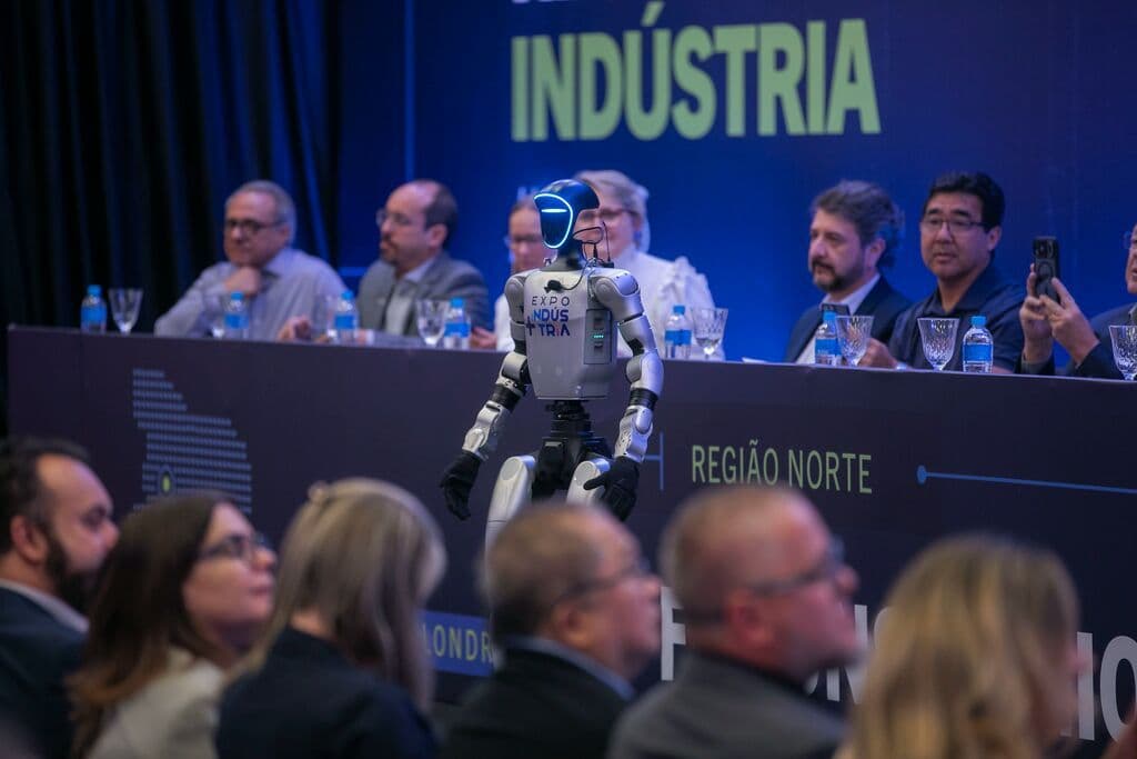 Robotec Solutions nos Fóruns Regionais da Indústria 2026 com robô humanoide